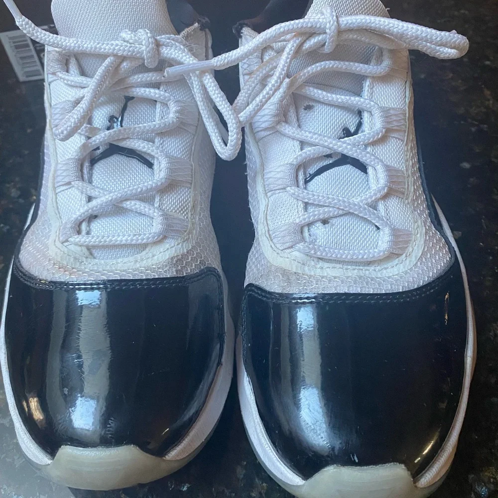 Air Jordan 11 CMFT Low V2 - Picture 4 of 12